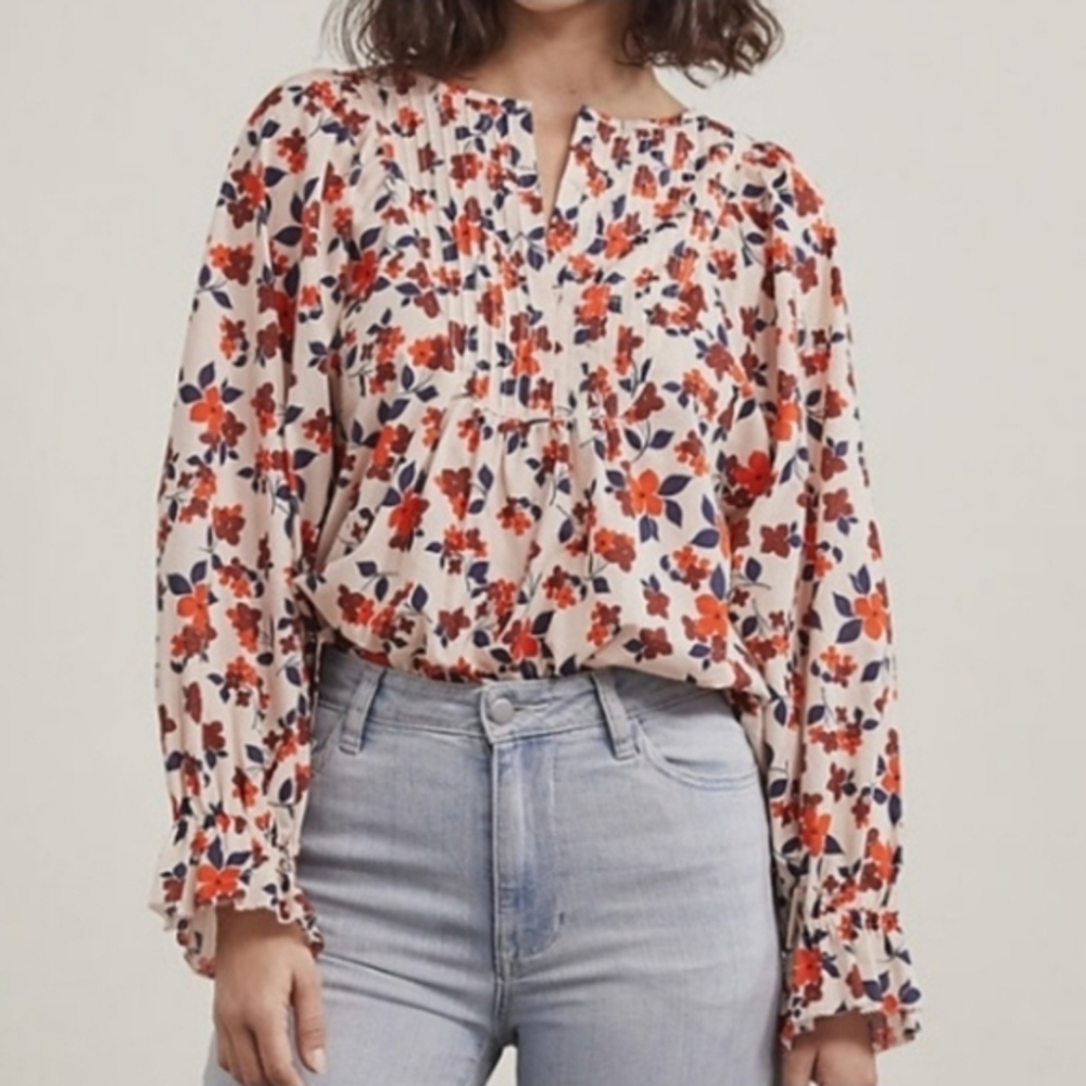 Elizabeth and James Cottage Floral Pintuck Peasant Blouse Medium